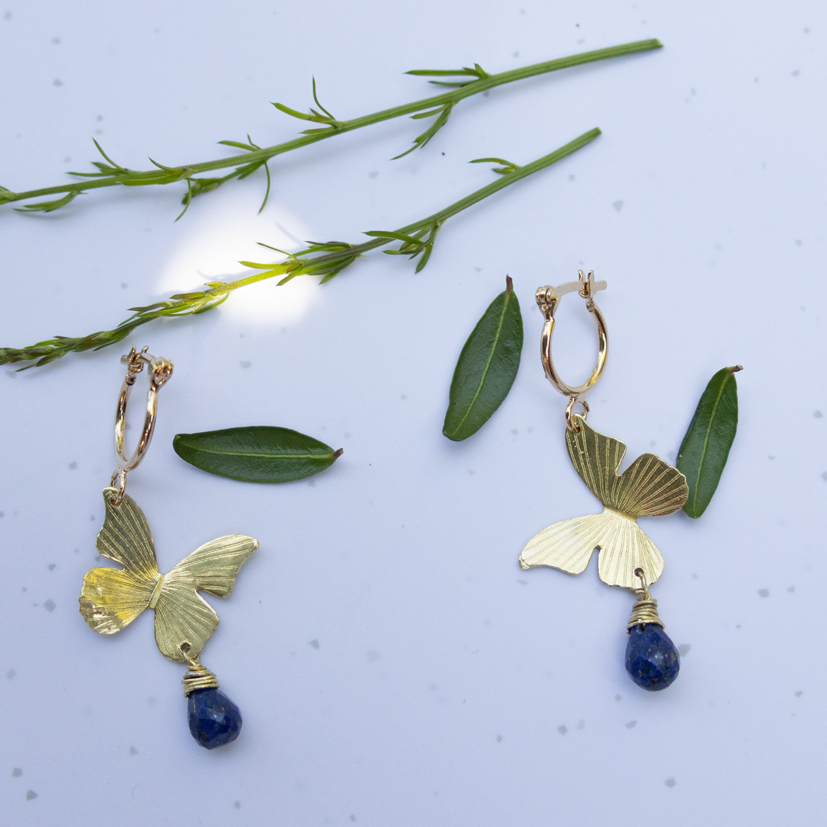 Aros de bronce mariposa y lapislázuli